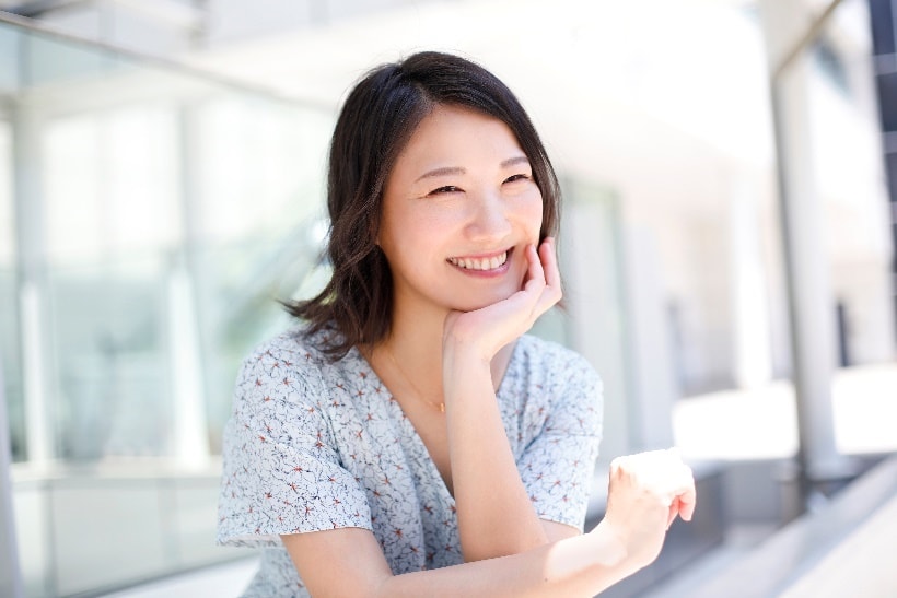 前髪なし・ふんわり感のあるボブヘアの女性