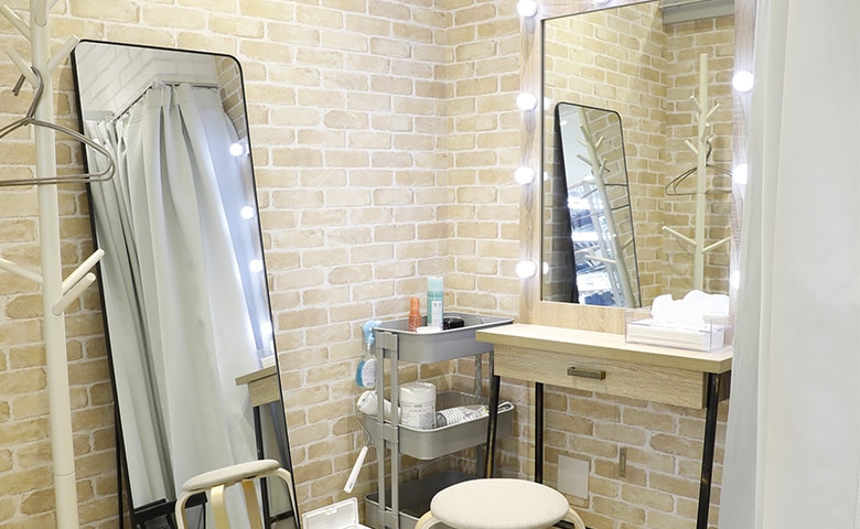 プロ仕様のスタジオと整ったドレッサールームを併設