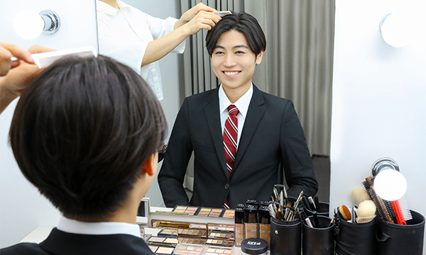 撮影中にヘアセットを修正