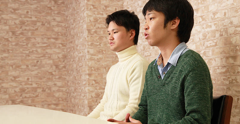 ご自身の経験から感じたことを答えていただいた鈴木さん(右側)