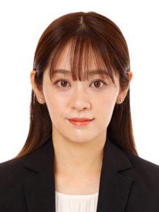 透けている前髪の証明写真