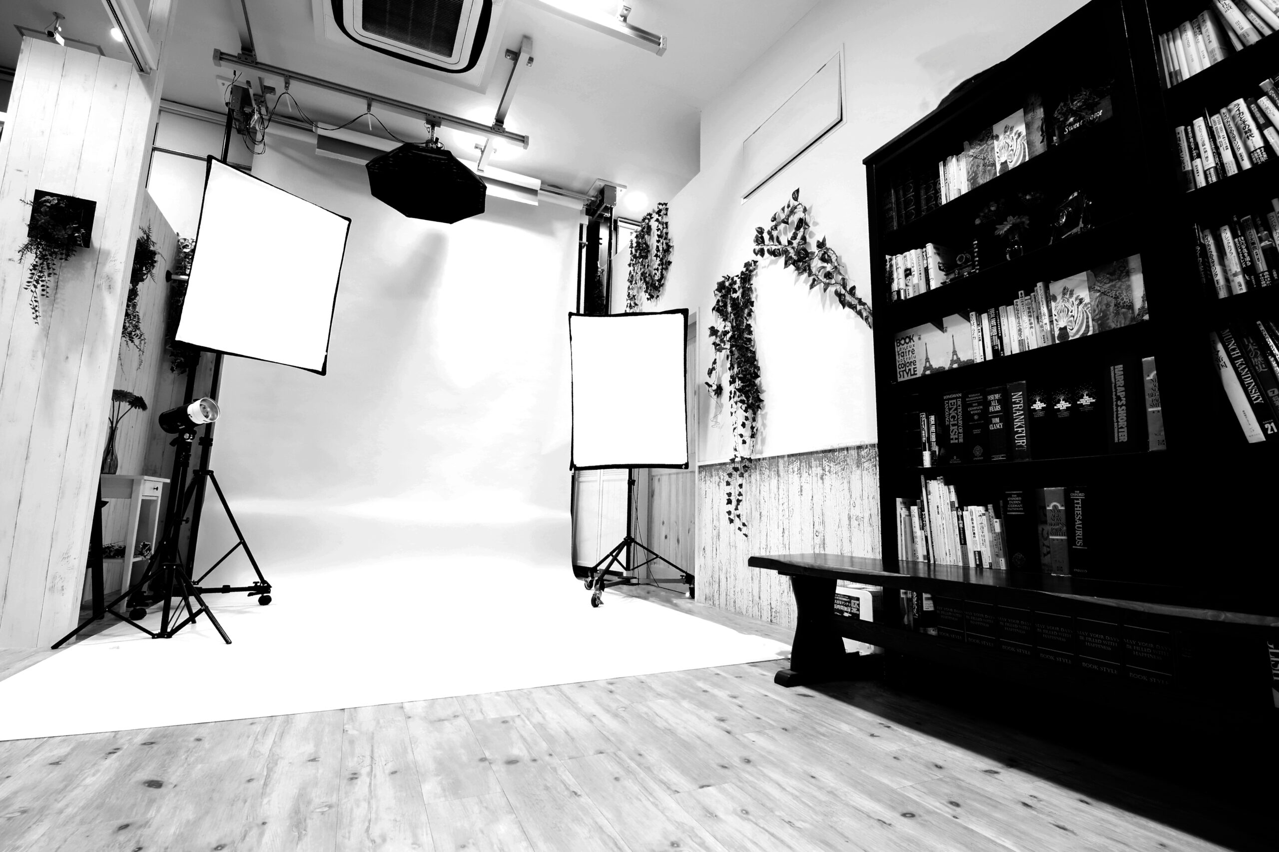 スタジオ728心斎橋撮影スタジオブースモノクロ