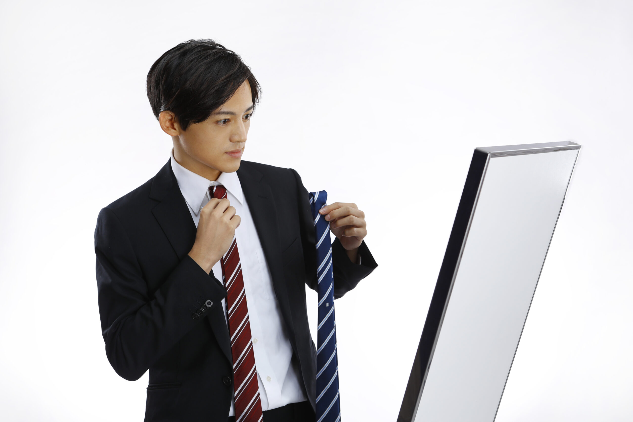 ビジネススタイルに沿った服装の男性