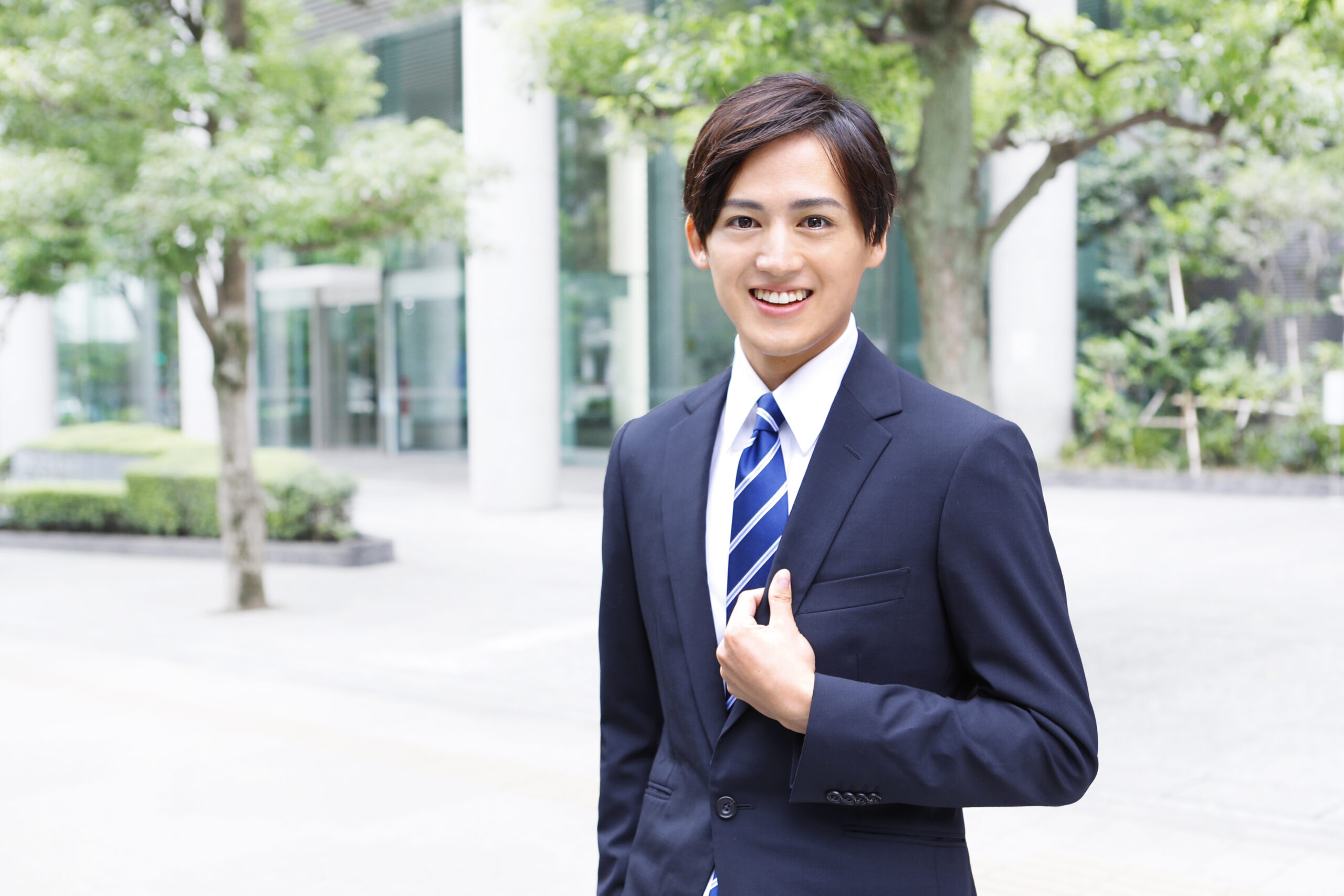 自信を持って面接会場へ行く就活生