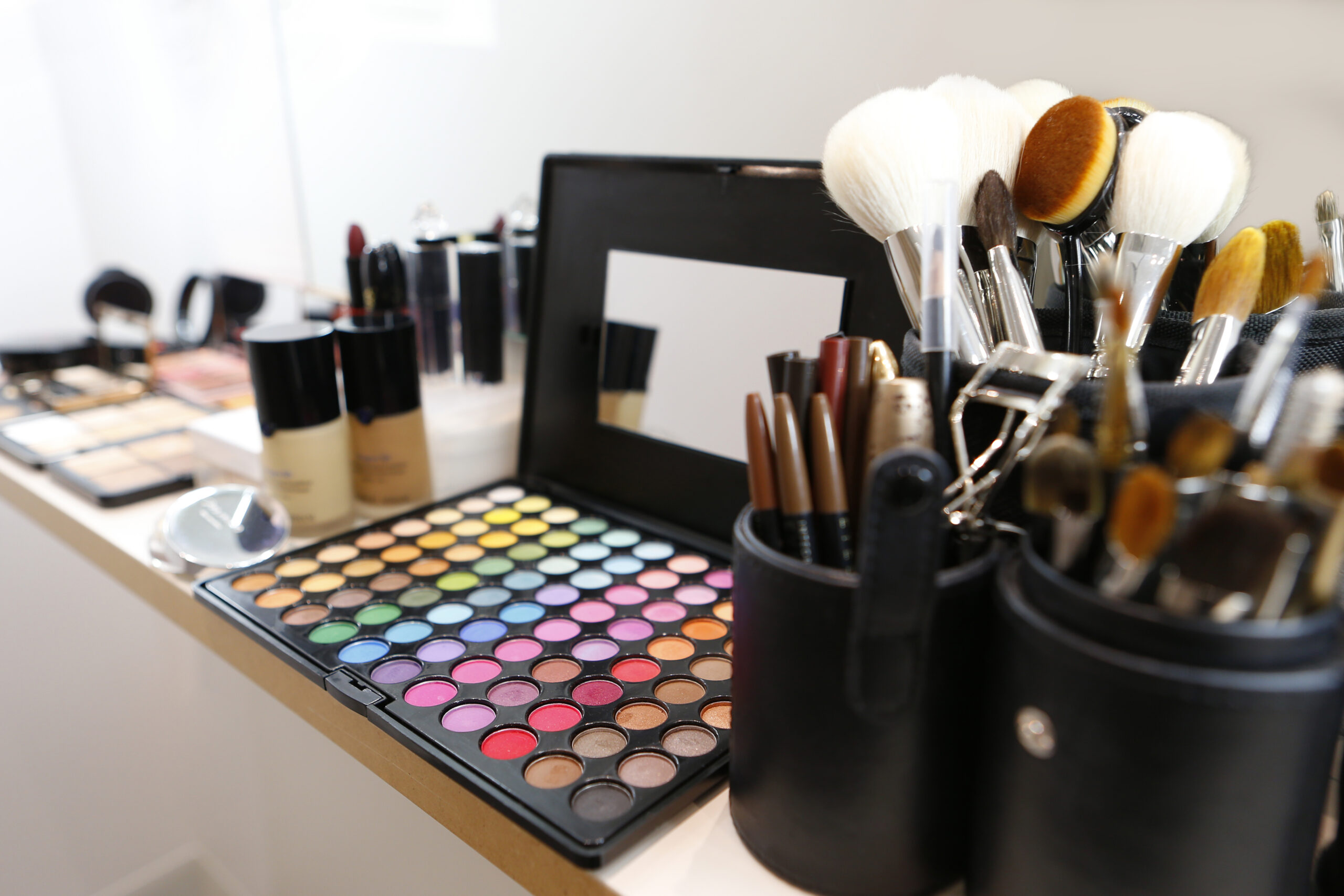 就活のメイク用品