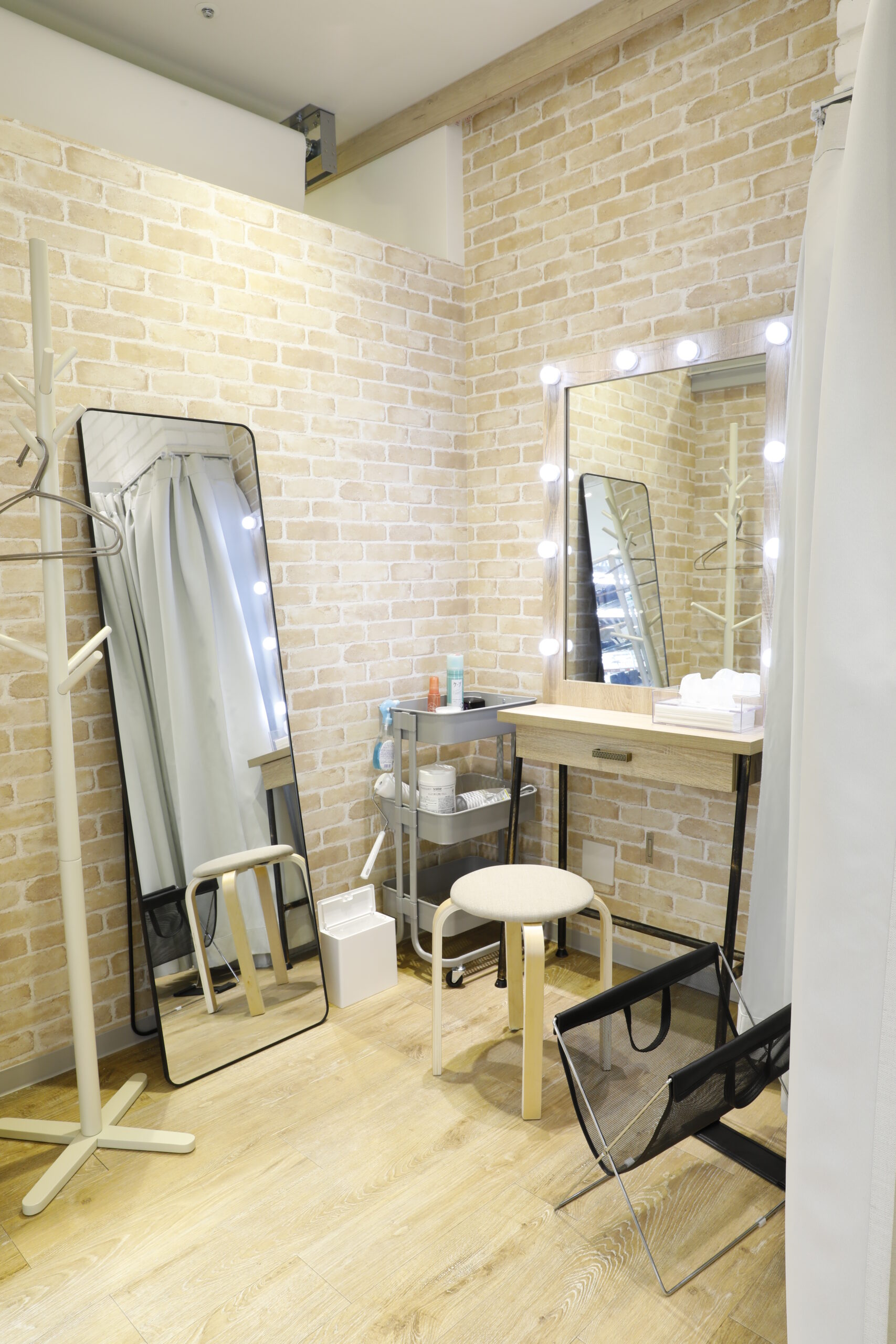 スタジオ728渋谷ドレッサー