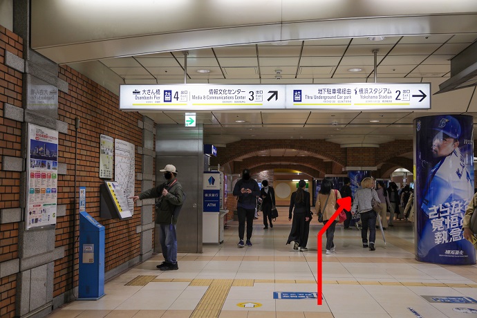 日本大通り駅の改札を出たら右手に進み4番出口大さん橋方面へ向かいます