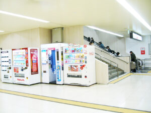 福岡市営地下鉄西1番出口エスカレーター横