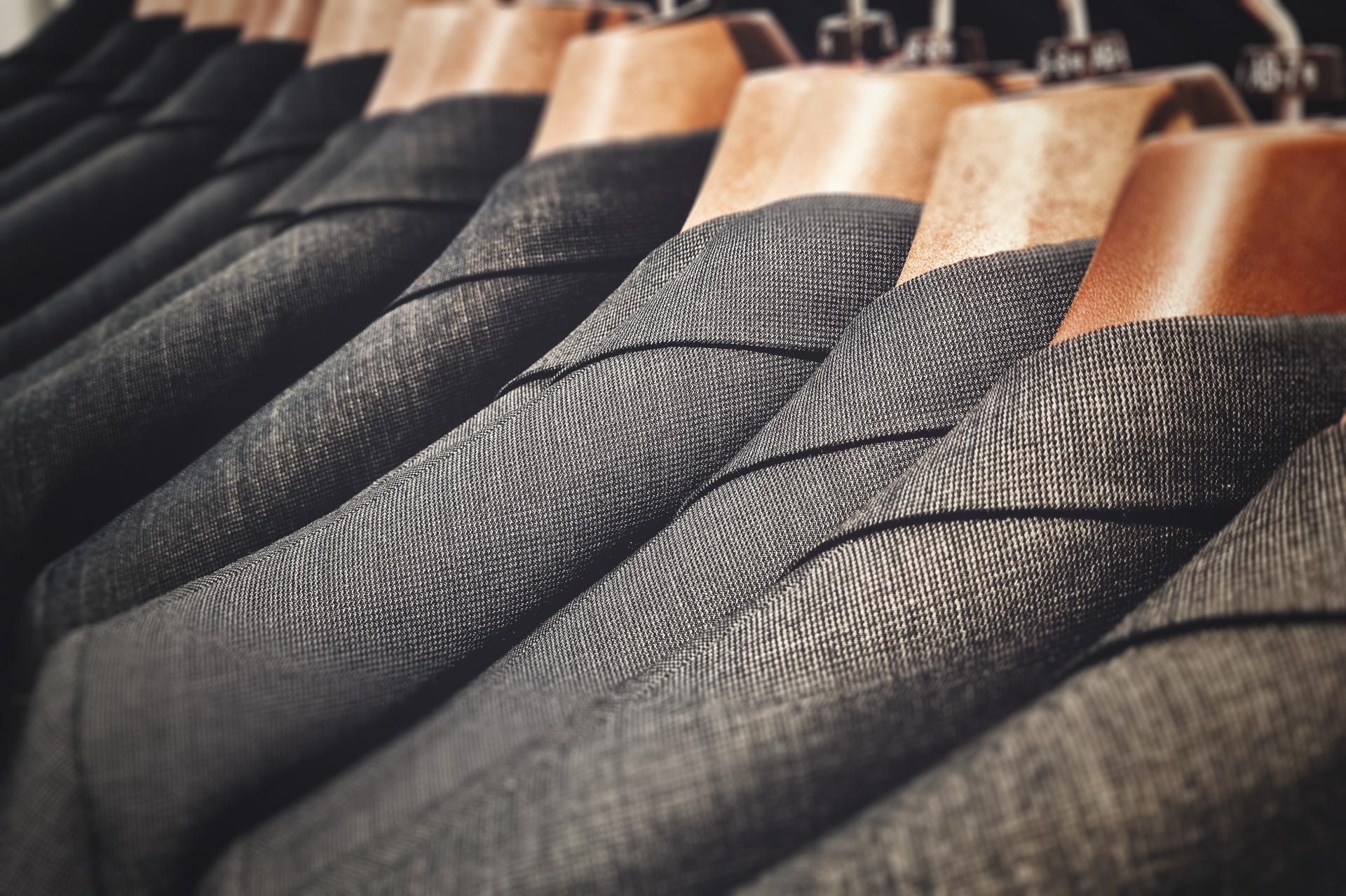 グレーのスーツ