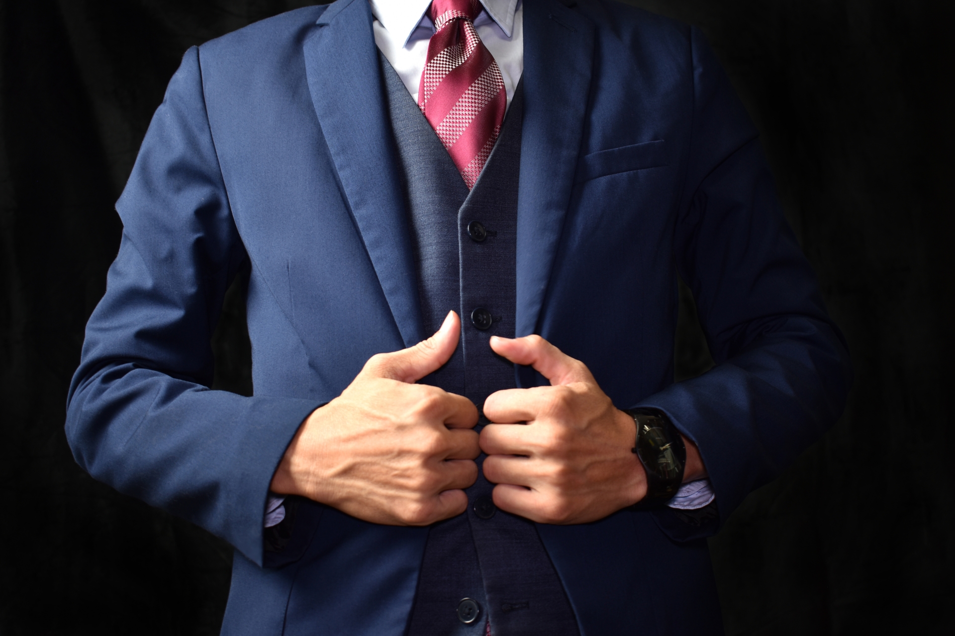 ネイビーのスーツ