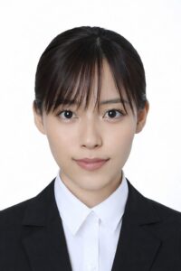 目にかかる・ギリギリの前髪の就活女子