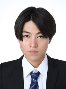 疲れた表情に見える証明写真